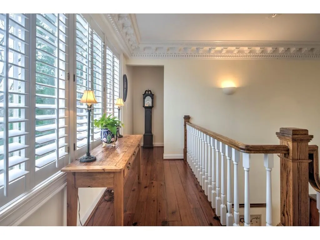 140 E Chambord Drive Nw, Atlanta, Georgia 30327, 6 Bedrooms Bedrooms, ,6 BathroomsBathrooms,Residential,Sold,140 E Chambord Drive Nw,5898730