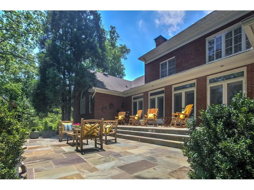 140 E Chambord Drive Nw, Atlanta, Georgia 30327, 6 Bedrooms Bedrooms, ,6 BathroomsBathrooms,Residential,Sold,140 E Chambord Drive Nw,5898730