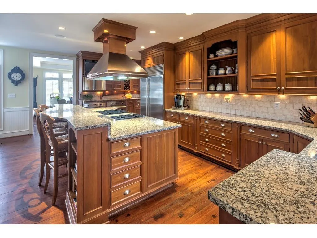 140 E Chambord Drive Nw, Atlanta, Georgia 30327, 6 Bedrooms Bedrooms, ,6 BathroomsBathrooms,Residential,Sold,140 E Chambord Drive Nw,5898730