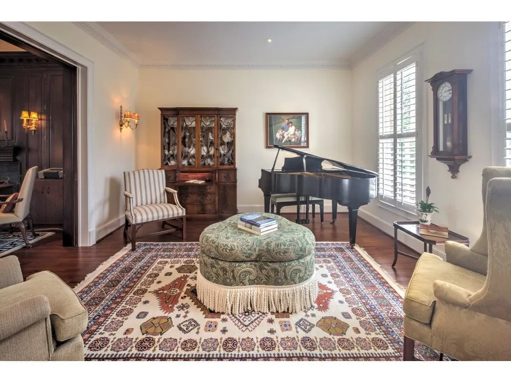 140 E Chambord Drive Nw, Atlanta, Georgia 30327, 6 Bedrooms Bedrooms, ,6 BathroomsBathrooms,Residential,Sold,140 E Chambord Drive Nw,5898730