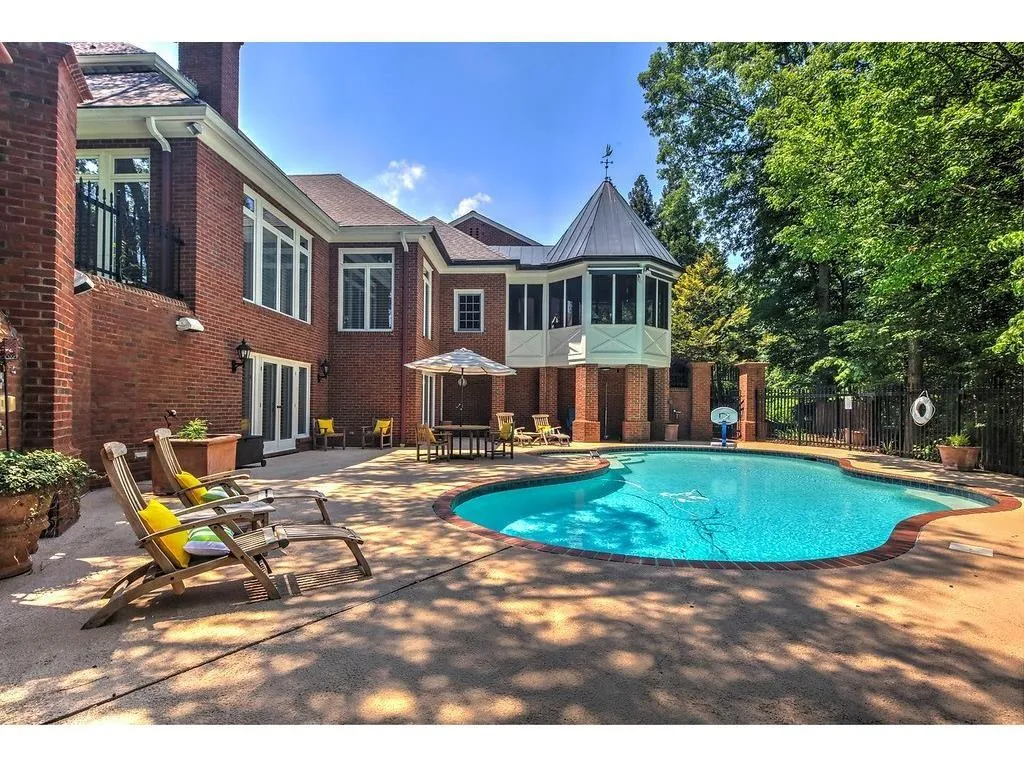 140 E Chambord Drive Nw, Atlanta, Georgia 30327, 6 Bedrooms Bedrooms, ,6 BathroomsBathrooms,Residential,Sold,140 E Chambord Drive Nw,5898730