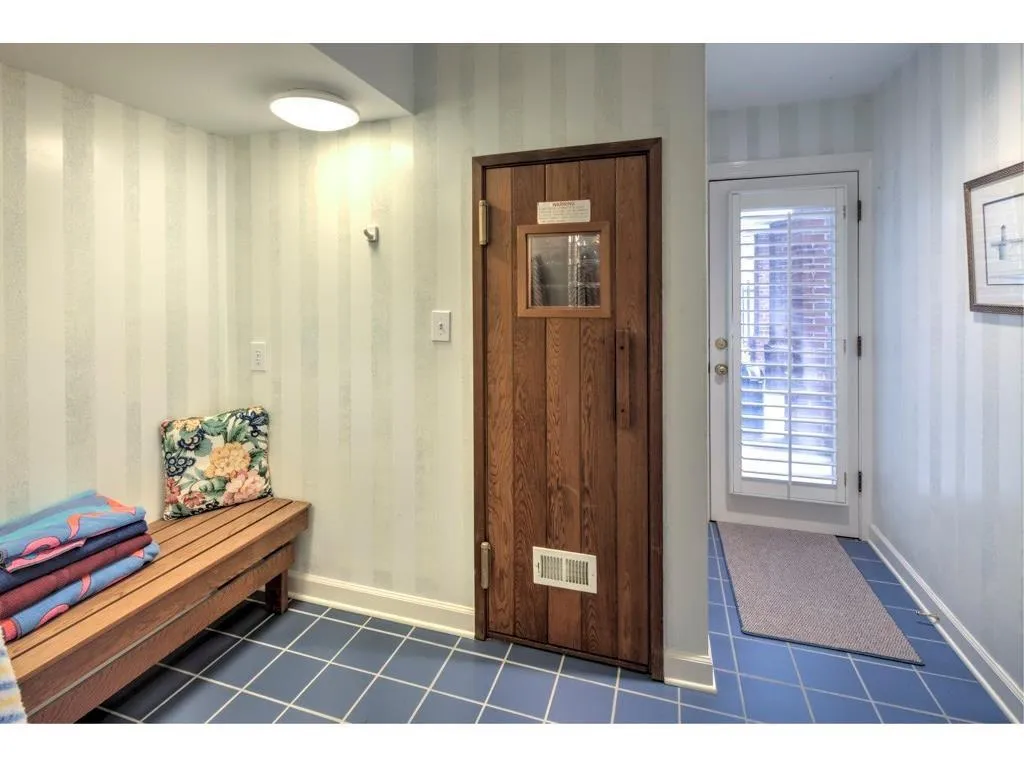 140 E Chambord Drive Nw, Atlanta, Georgia 30327, 6 Bedrooms Bedrooms, ,6 BathroomsBathrooms,Residential,Sold,140 E Chambord Drive Nw,5898730