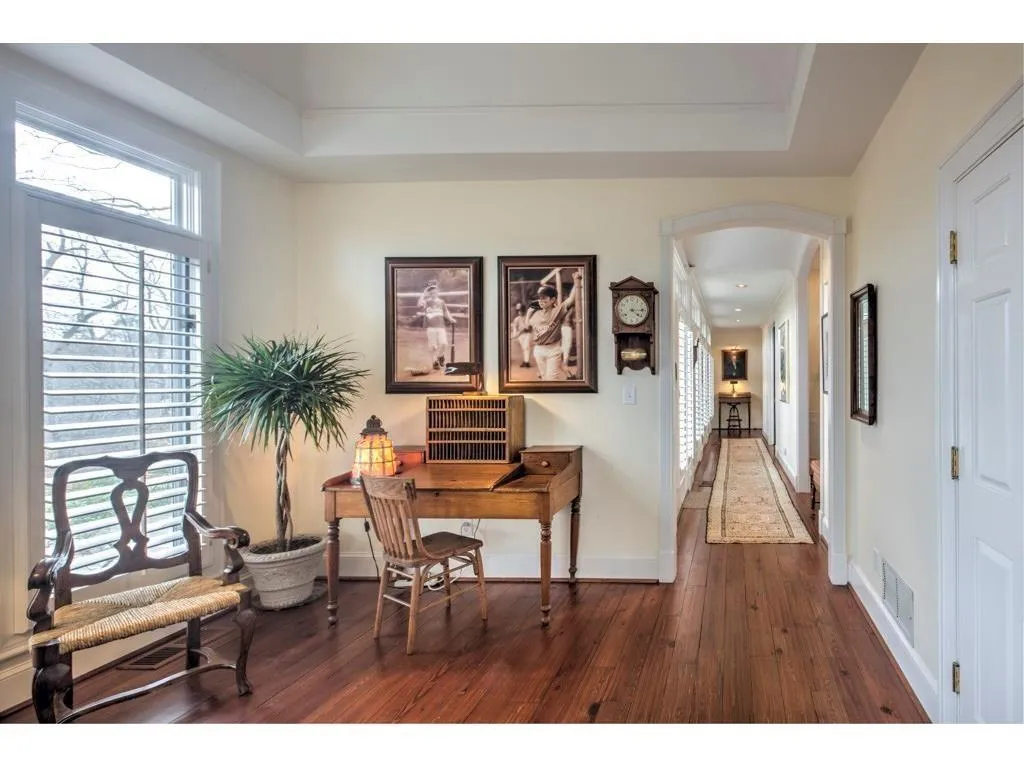 140 E Chambord Drive Nw, Atlanta, Georgia 30327, 6 Bedrooms Bedrooms, ,6 BathroomsBathrooms,Residential,Sold,140 E Chambord Drive Nw,5898730