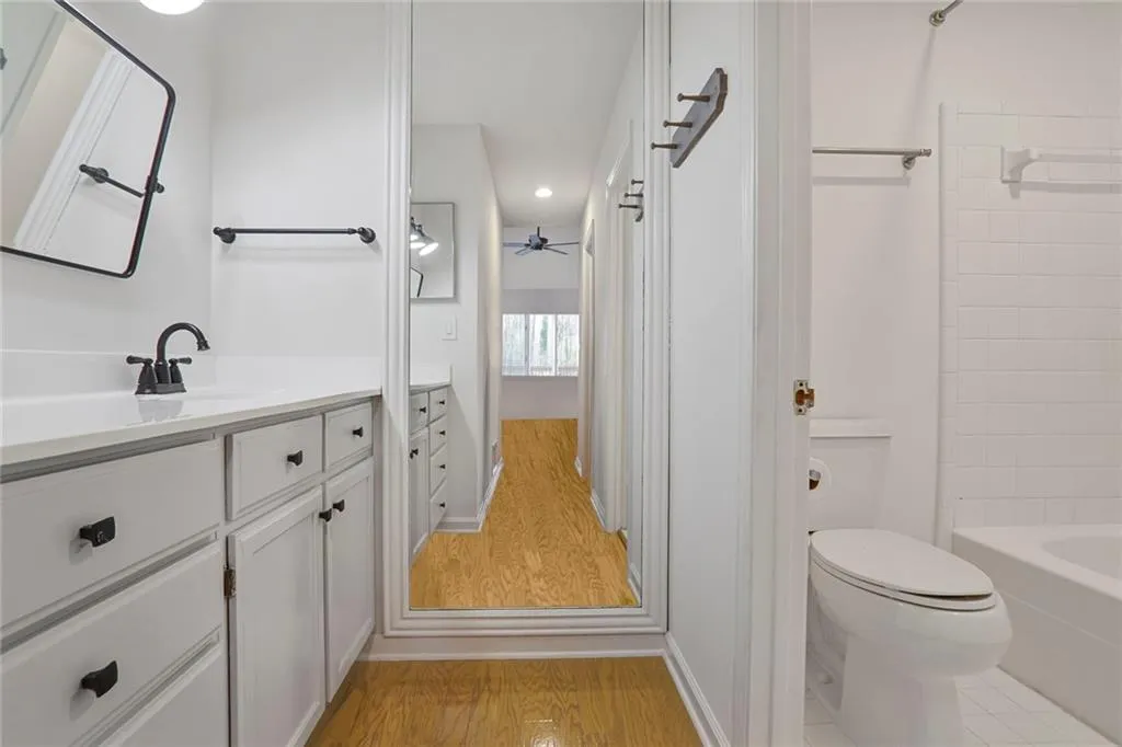 3036 Vinings Ferry Drive Se, Atlanta, Georgia 30339, 2 Bedrooms Bedrooms, ,2 BathroomsBathrooms,Residential,For Sale,3036 Vinings Ferry Drive Se,7619090