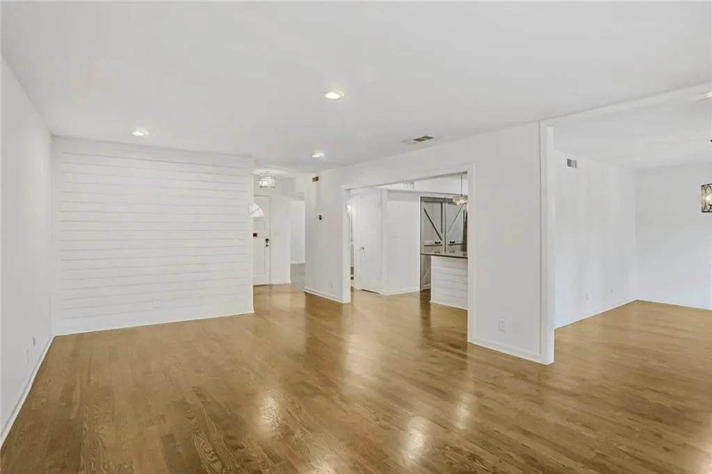 3036 Vinings Ferry Drive Se, Atlanta, Georgia 30339, 2 Bedrooms Bedrooms, ,2 BathroomsBathrooms,Residential,For Sale,3036 Vinings Ferry Drive Se,7619090