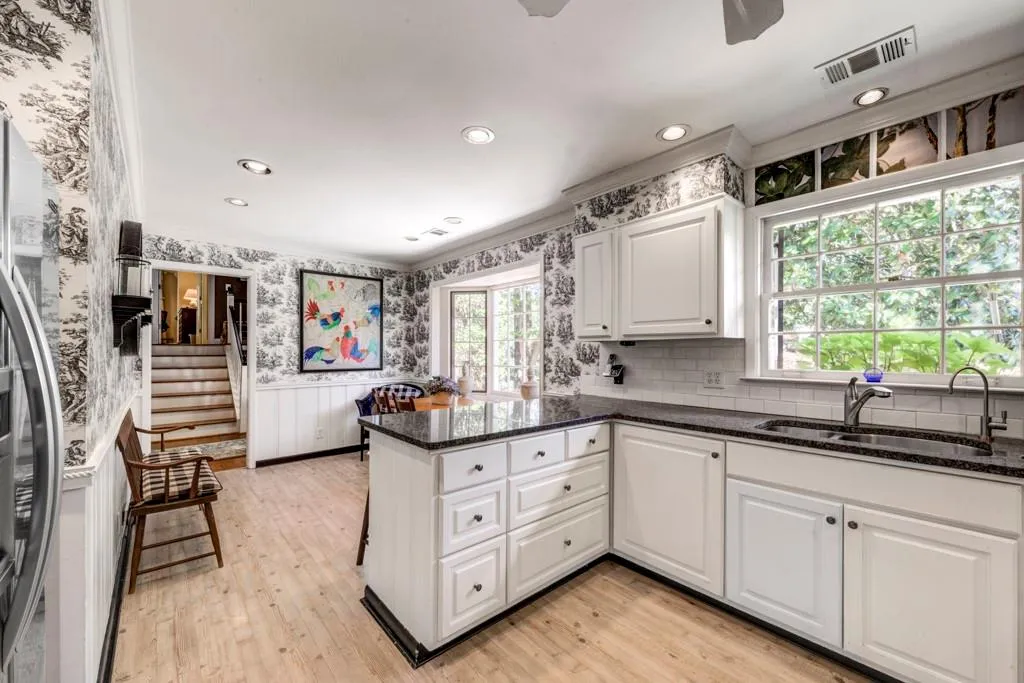 525 Dogwood Valley Drive, Sandy Springs, Georgia 30342, 3 Bedrooms Bedrooms, ,3 BathroomsBathrooms,Residential,Sold,525 Dogwood Valley Drive,7211021