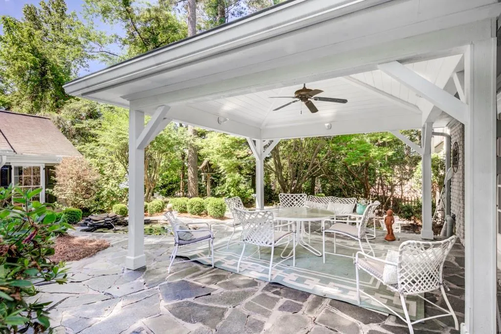 525 Dogwood Valley Drive, Sandy Springs, Georgia 30342, 3 Bedrooms Bedrooms, ,3 BathroomsBathrooms,Residential,Sold,525 Dogwood Valley Drive,7211021