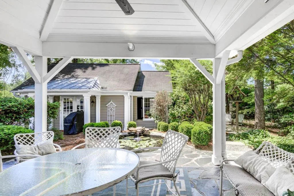 525 Dogwood Valley Drive, Sandy Springs, Georgia 30342, 3 Bedrooms Bedrooms, ,3 BathroomsBathrooms,Residential,Sold,525 Dogwood Valley Drive,7211021