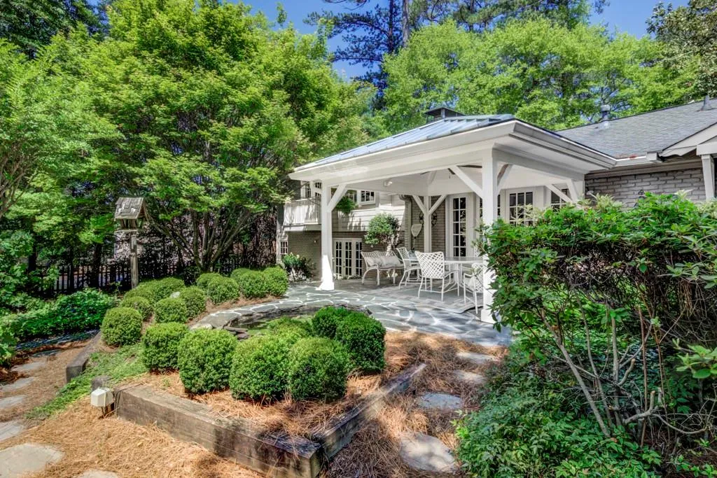 525 Dogwood Valley Drive, Sandy Springs, Georgia 30342, 3 Bedrooms Bedrooms, ,3 BathroomsBathrooms,Residential,Sold,525 Dogwood Valley Drive,7211021