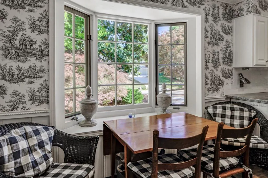 525 Dogwood Valley Drive, Sandy Springs, Georgia 30342, 3 Bedrooms Bedrooms, ,3 BathroomsBathrooms,Residential,Sold,525 Dogwood Valley Drive,7211021