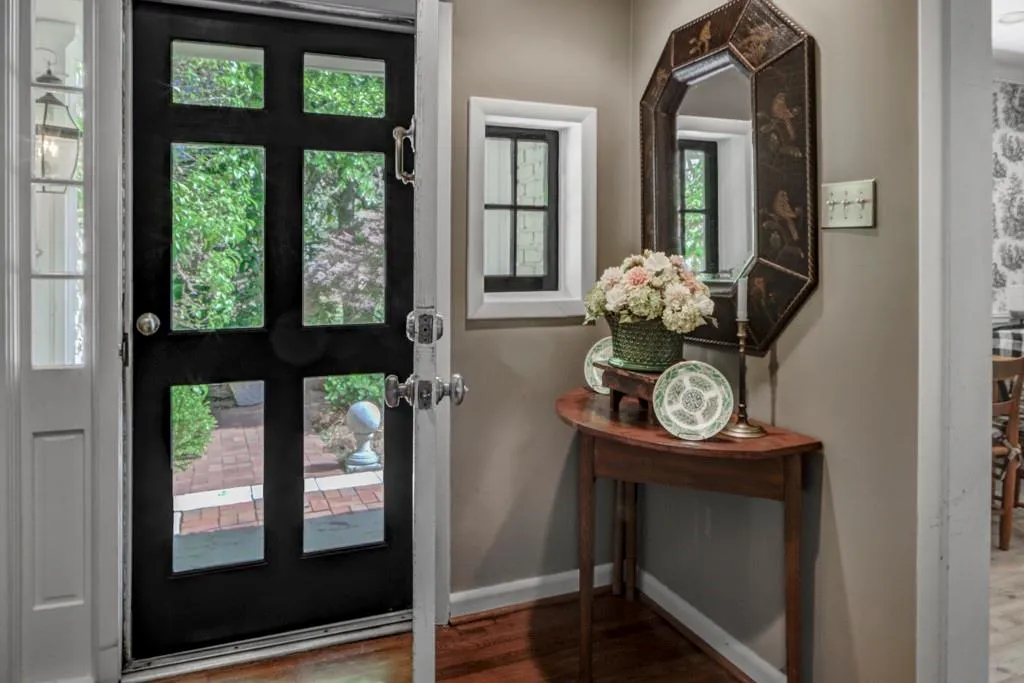 525 Dogwood Valley Drive, Sandy Springs, Georgia 30342, 3 Bedrooms Bedrooms, ,3 BathroomsBathrooms,Residential,Sold,525 Dogwood Valley Drive,7211021