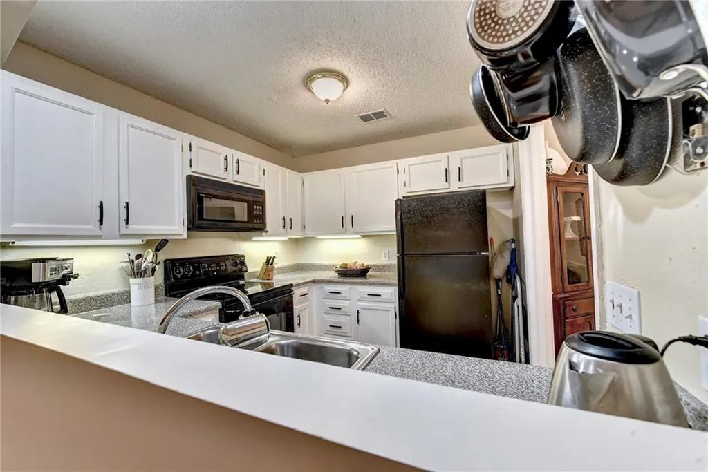 208 Abingdon Way, Sandy Springs, Georgia 30328, 1 Bedroom Bedrooms, ,1 BathroomBathrooms,Residential,Sold,208 Abingdon Way,6872314