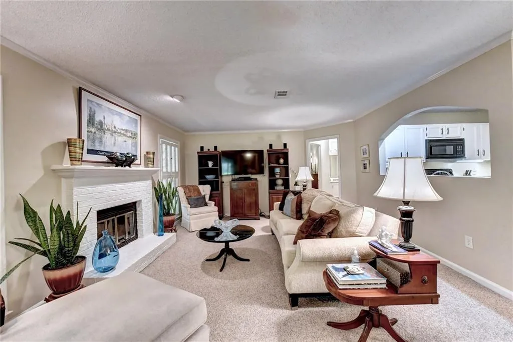 208 Abingdon Way, Sandy Springs, Georgia 30328, 1 Bedroom Bedrooms, ,1 BathroomBathrooms,Residential,Sold,208 Abingdon Way,6872314