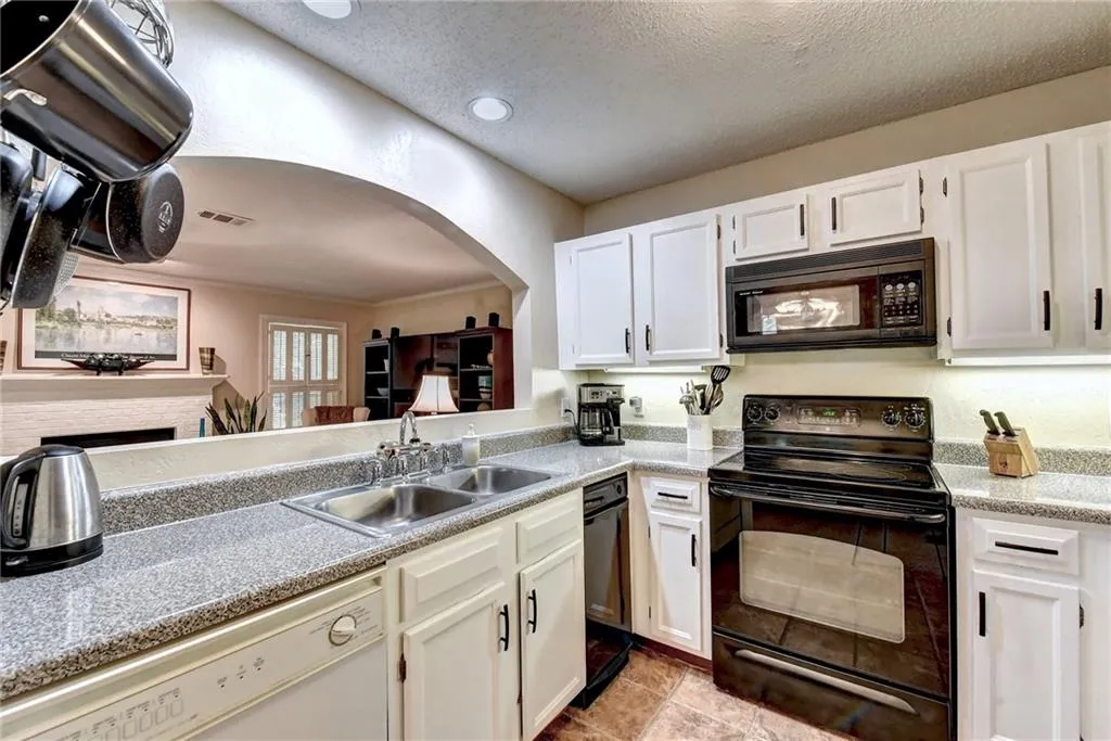 208 Abingdon Way, Sandy Springs, Georgia 30328, 1 Bedroom Bedrooms, ,1 BathroomBathrooms,Residential,Sold,208 Abingdon Way,6872314