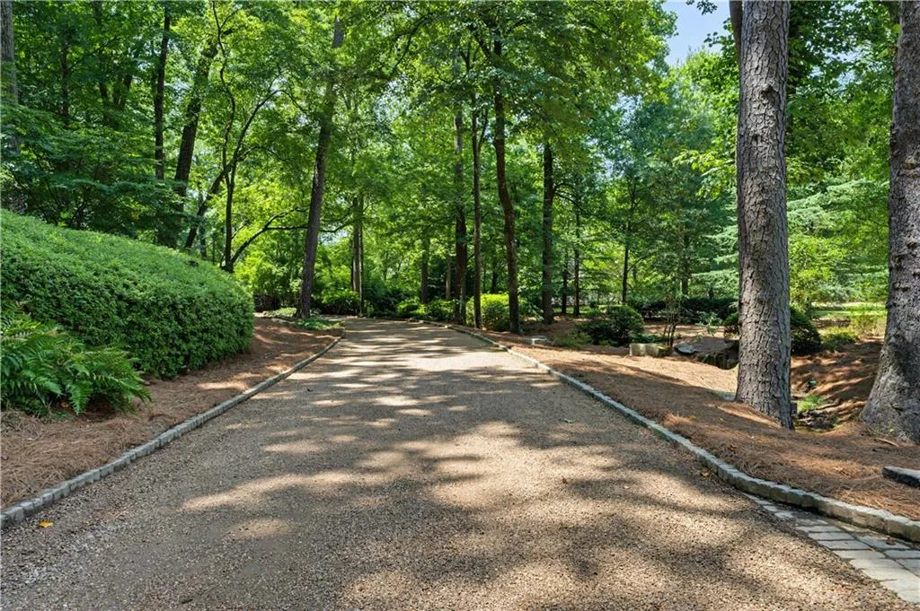 Cobblestone driveway to the home