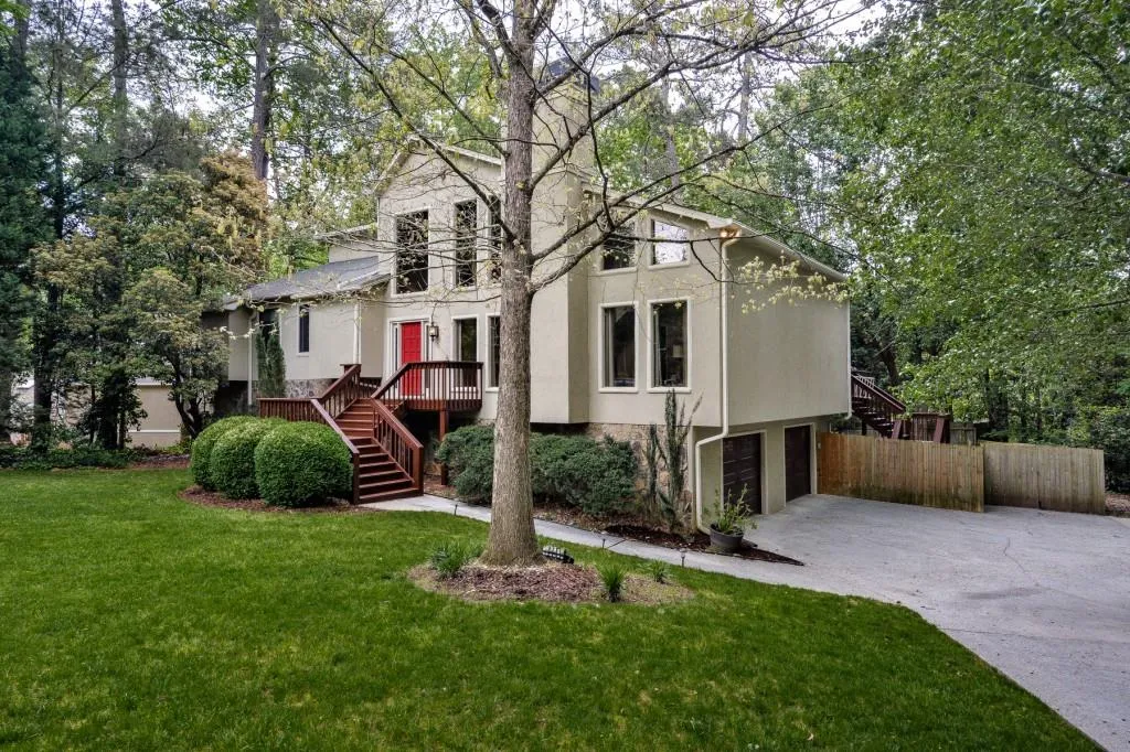 225 Marilyn Place, Atlanta, Georgia 30342, 5 Bedrooms Bedrooms, ,3 BathroomsBathrooms,Residential,Sold,225 Marilyn Place,5836779