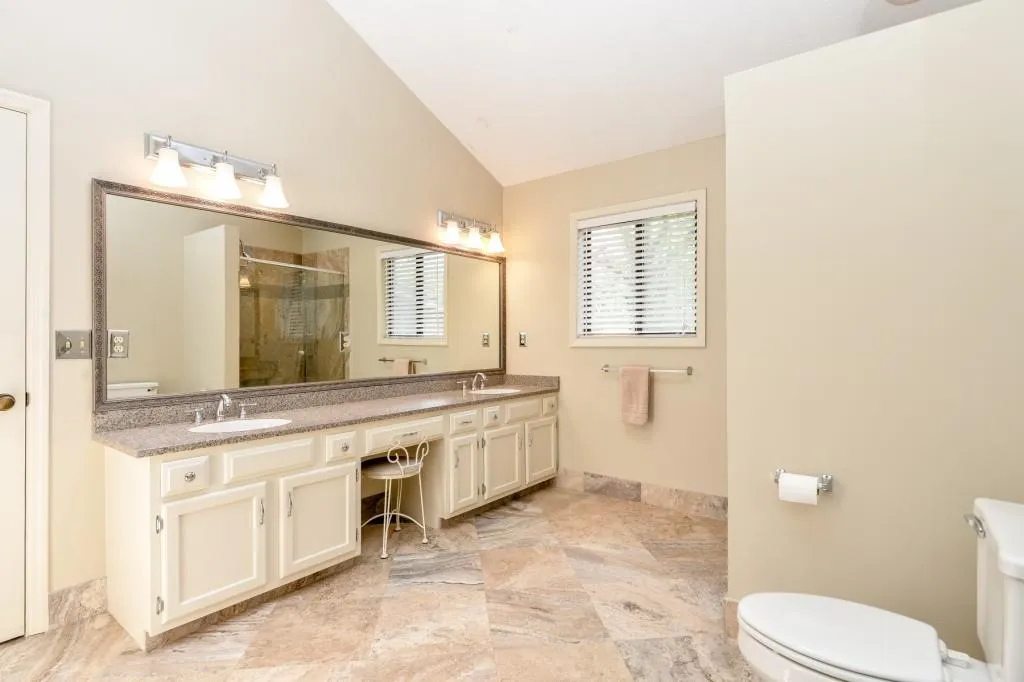 225 Marilyn Place, Atlanta, Georgia 30342, 5 Bedrooms Bedrooms, ,3 BathroomsBathrooms,Residential,Sold,225 Marilyn Place,5836779