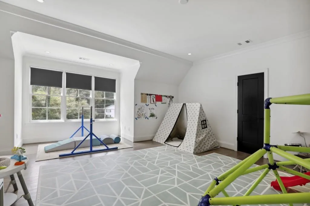 5335 Mount Vernon Parkway, Sandy Springs, Georgia 30327, 6 Bedrooms Bedrooms, ,6 BathroomsBathrooms,Residential,Sold,5335 Mount Vernon Parkway,7365735