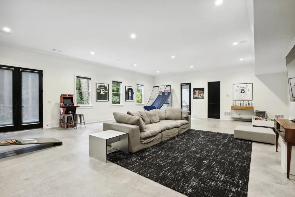 5335 Mount Vernon Parkway, Sandy Springs, Georgia 30327, 6 Bedrooms Bedrooms, ,6 BathroomsBathrooms,Residential,Sold,5335 Mount Vernon Parkway,7365735