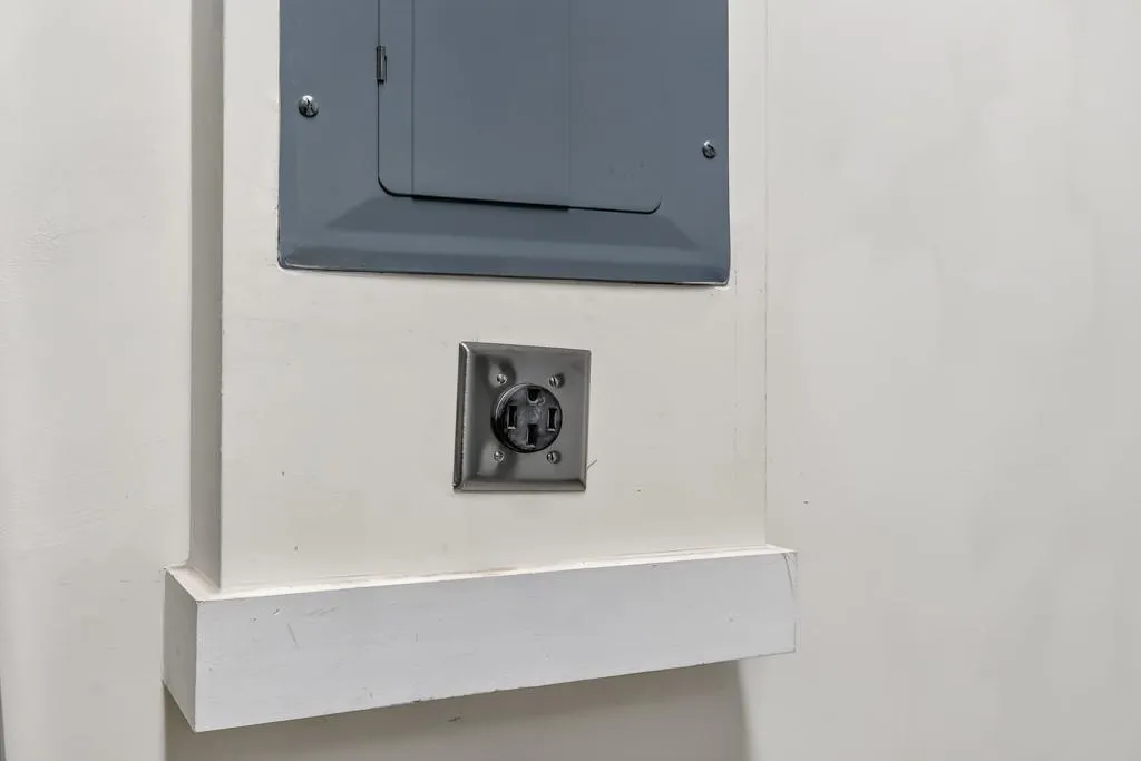 Detailed view of 220v