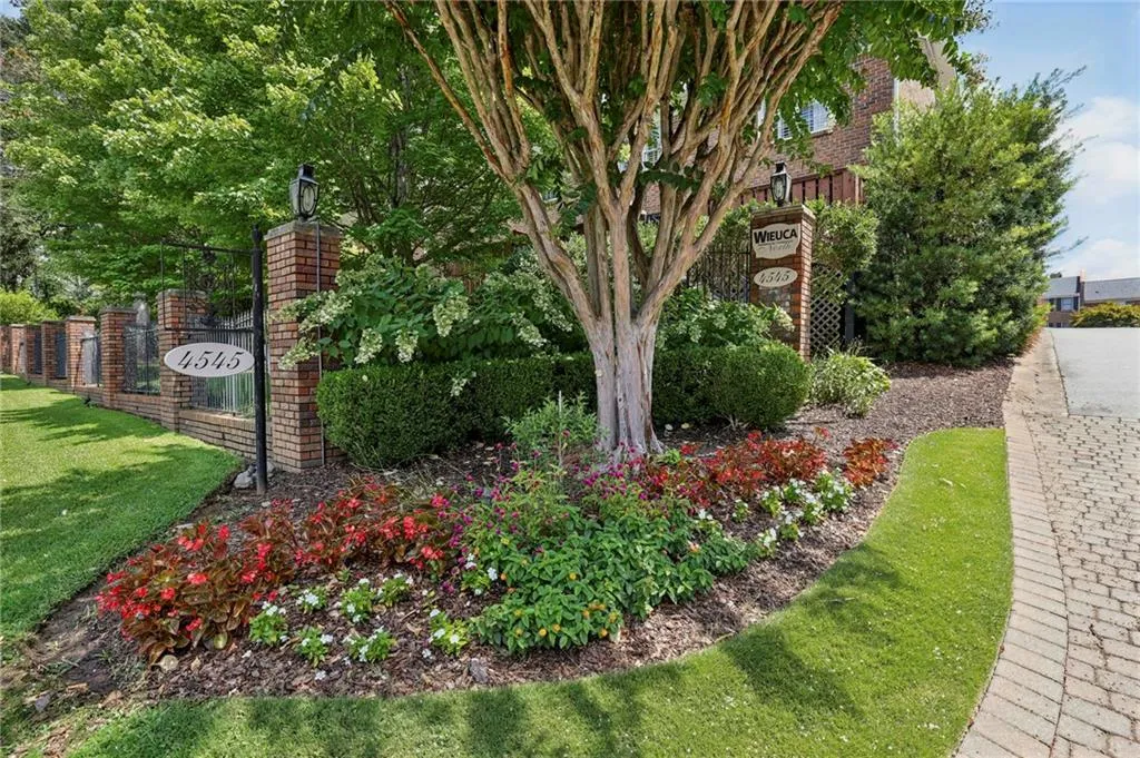 4545 Wieuca Road Ne Unit 22, Atlanta, Georgia 30342, 3 Bedrooms Bedrooms, ,2 BathroomsBathrooms,Residential,For Sale,4545 Wieuca Road Ne Unit 22,7623703