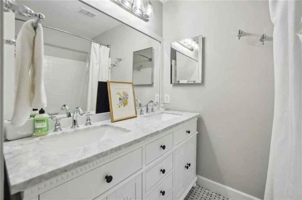 4545 Wieuca Road Ne Unit 22, Atlanta, Georgia 30342, 3 Bedrooms Bedrooms, ,2 BathroomsBathrooms,Residential,For Sale,4545 Wieuca Road Ne Unit 22,7623703