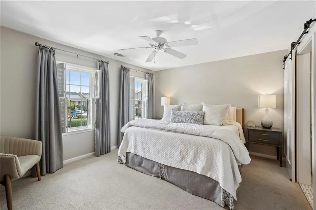 Primary suite with walk in closet