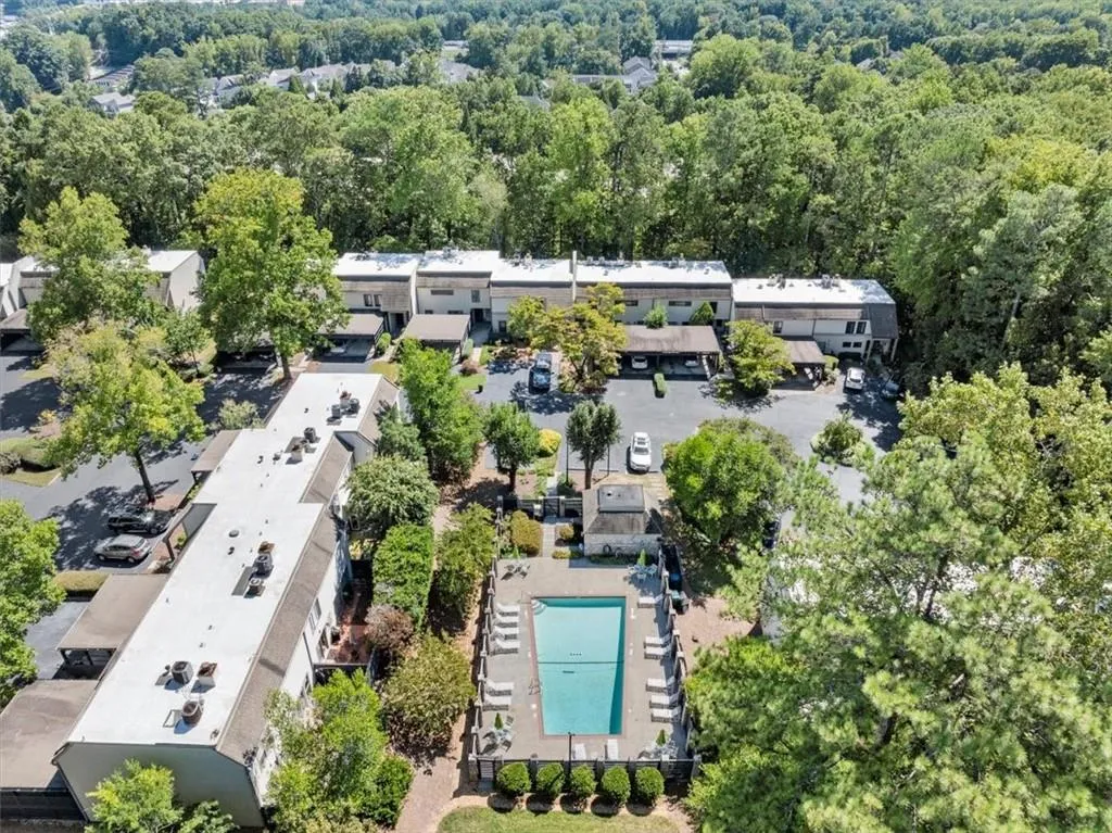 Drone / aerial view featuring pool