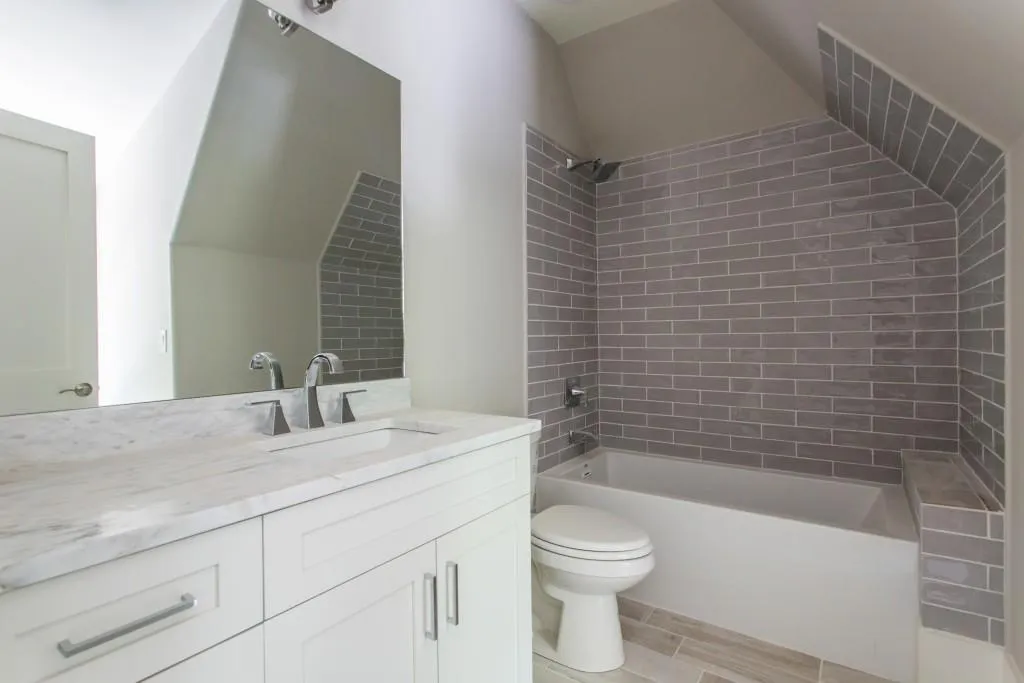 1005 W Kingston Drive, Atlanta, Georgia 30342, 5 Bedrooms Bedrooms, ,5 BathroomsBathrooms,Residential,Sold,1005 W Kingston Drive,5846989