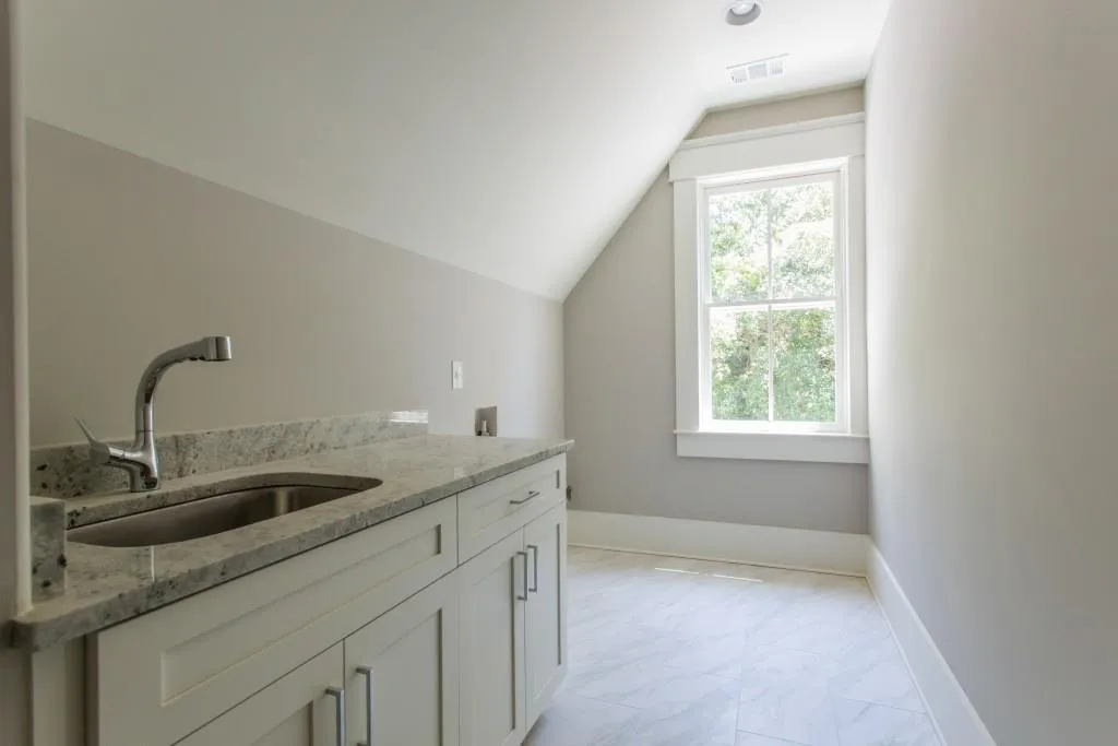 1005 W Kingston Drive, Atlanta, Georgia 30342, 5 Bedrooms Bedrooms, ,5 BathroomsBathrooms,Residential,Sold,1005 W Kingston Drive,5846989