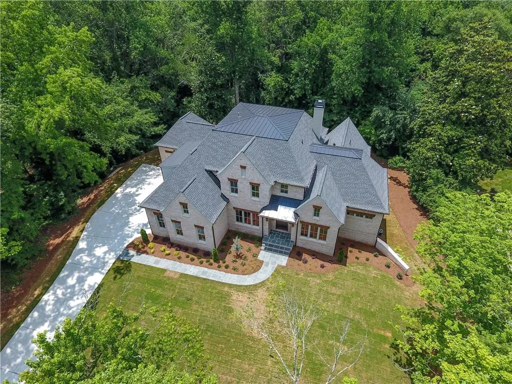 1005 W Kingston Drive, Atlanta, Georgia 30342, 5 Bedrooms Bedrooms, ,5 BathroomsBathrooms,Residential,Sold,1005 W Kingston Drive,5846989
