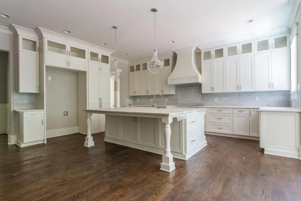 1005 W Kingston Drive, Atlanta, Georgia 30342, 5 Bedrooms Bedrooms, ,5 BathroomsBathrooms,Residential,Sold,1005 W Kingston Drive,5846989