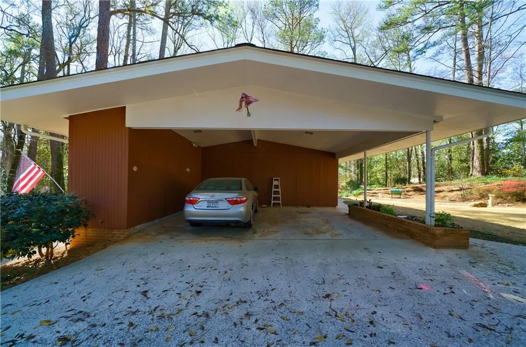 285 River Valley Road, Sandy Springs, Georgia 30328, 4 Bedrooms Bedrooms, ,2 BathroomsBathrooms,Residential,Sold,285 River Valley Road,7184716