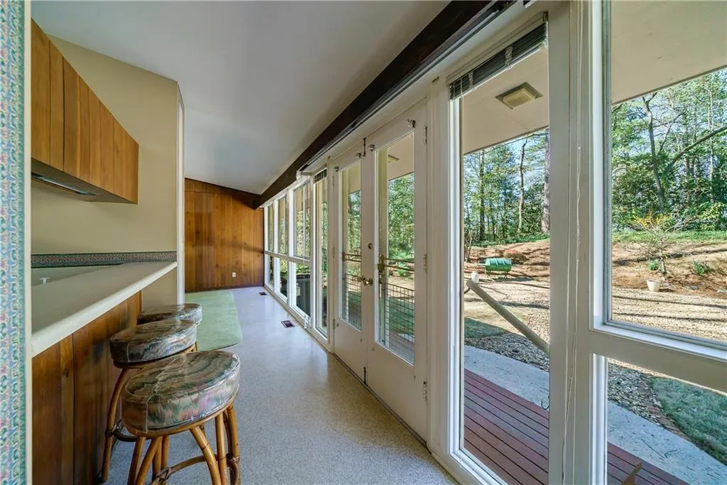 285 River Valley Road, Sandy Springs, Georgia 30328, 4 Bedrooms Bedrooms, ,2 BathroomsBathrooms,Residential,Sold,285 River Valley Road,7184716