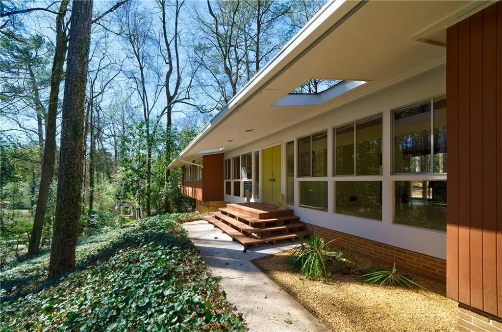 285 River Valley Road, Sandy Springs, Georgia 30328, 4 Bedrooms Bedrooms, ,2 BathroomsBathrooms,Residential,Sold,285 River Valley Road,7184716