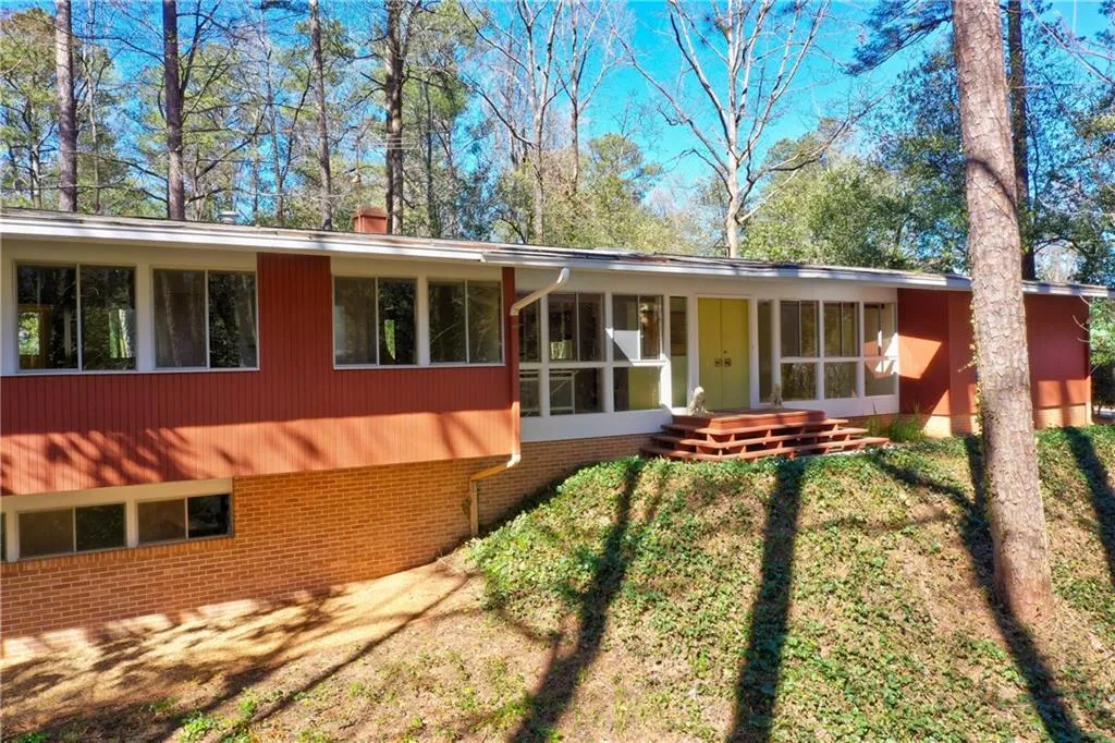 285 River Valley Road, Sandy Springs, Georgia 30328, 4 Bedrooms Bedrooms, ,2 BathroomsBathrooms,Residential,Sold,285 River Valley Road,7184716