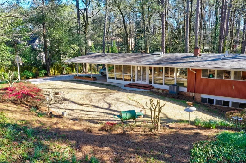 285 River Valley Road, Sandy Springs, Georgia 30328, 4 Bedrooms Bedrooms, ,2 BathroomsBathrooms,Residential,Sold,285 River Valley Road,7184716