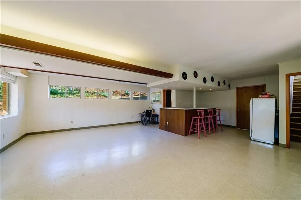 285 River Valley Road, Sandy Springs, Georgia 30328, 4 Bedrooms Bedrooms, ,2 BathroomsBathrooms,Residential,Sold,285 River Valley Road,7184716