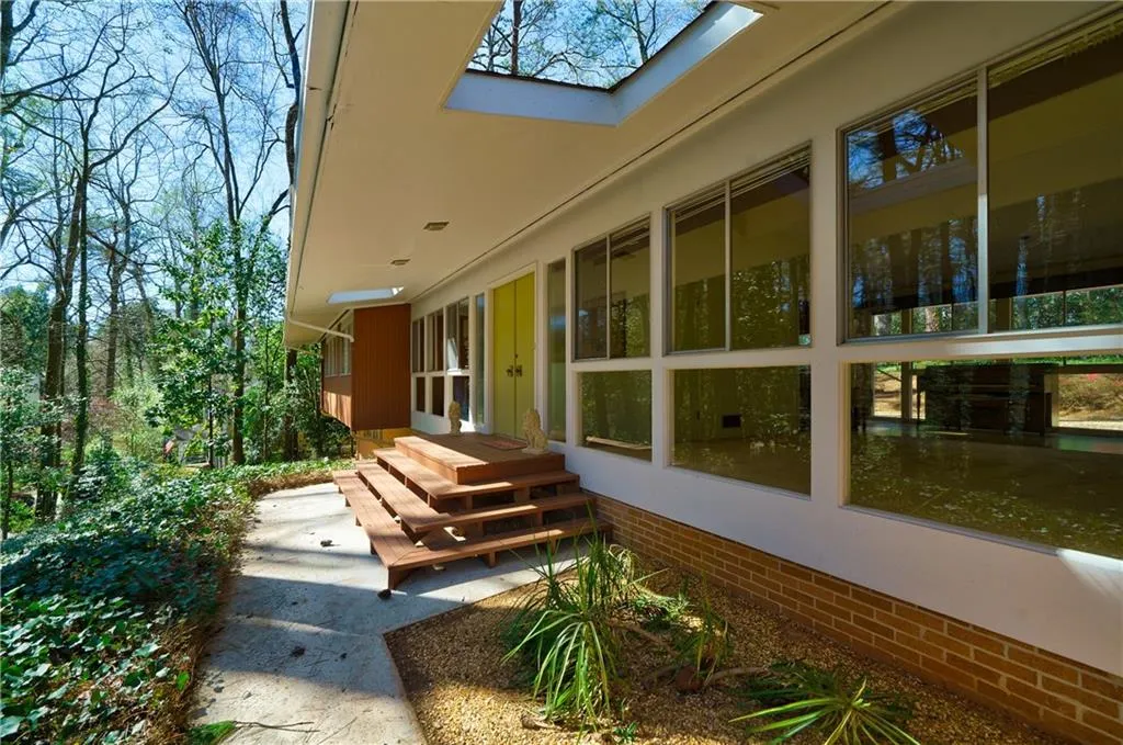 285 River Valley Road, Sandy Springs, Georgia 30328, 4 Bedrooms Bedrooms, ,2 BathroomsBathrooms,Residential,Sold,285 River Valley Road,7184716