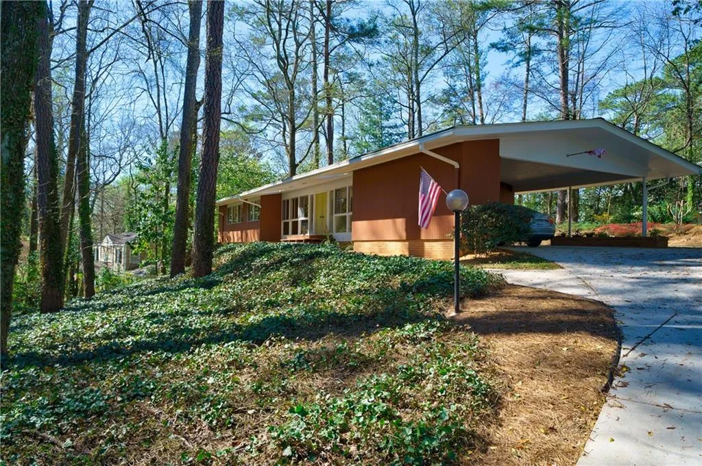 285 River Valley Road, Sandy Springs, Georgia 30328, 4 Bedrooms Bedrooms, ,2 BathroomsBathrooms,Residential,Sold,285 River Valley Road,7184716