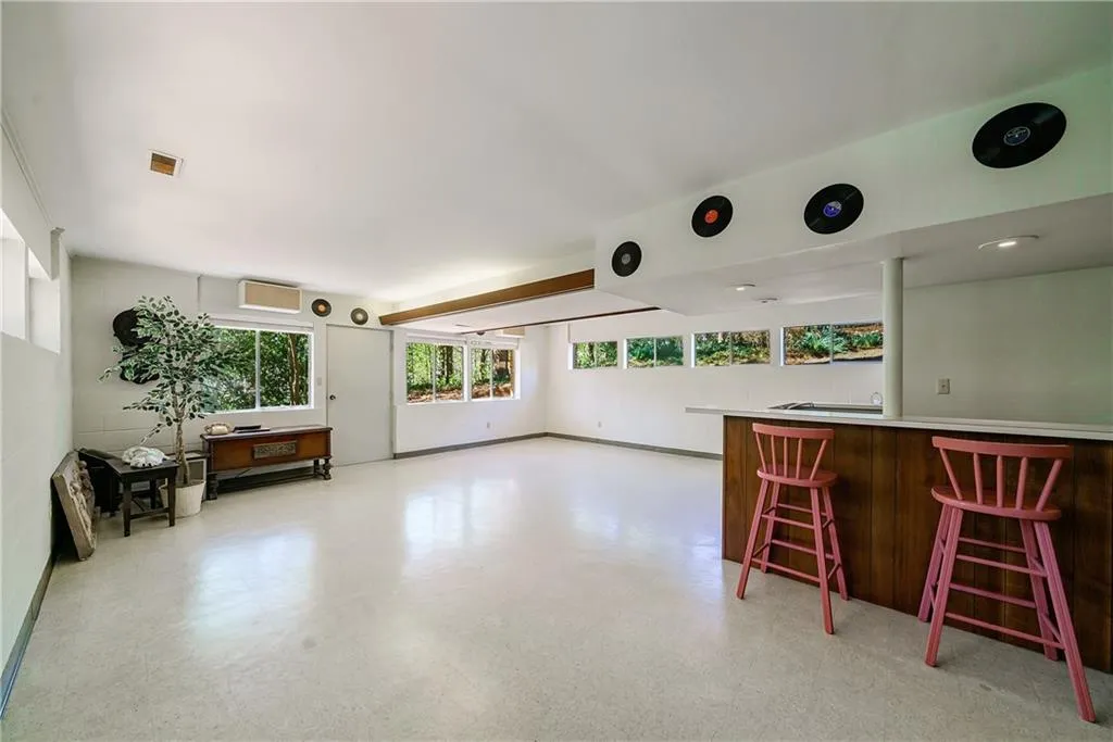 285 River Valley Road, Sandy Springs, Georgia 30328, 4 Bedrooms Bedrooms, ,2 BathroomsBathrooms,Residential,Sold,285 River Valley Road,7184716