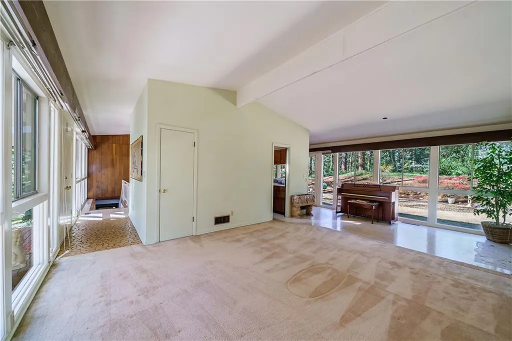 285 River Valley Road, Sandy Springs, Georgia 30328, 4 Bedrooms Bedrooms, ,2 BathroomsBathrooms,Residential,Sold,285 River Valley Road,7184716