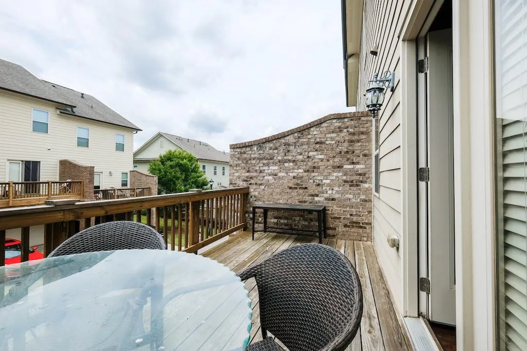 7355 Glisten Avenue, Atlanta, Georgia 30328, 3 Bedrooms Bedrooms, ,3 BathroomsBathrooms,Residential,Sold,7355 Glisten Avenue,6894386