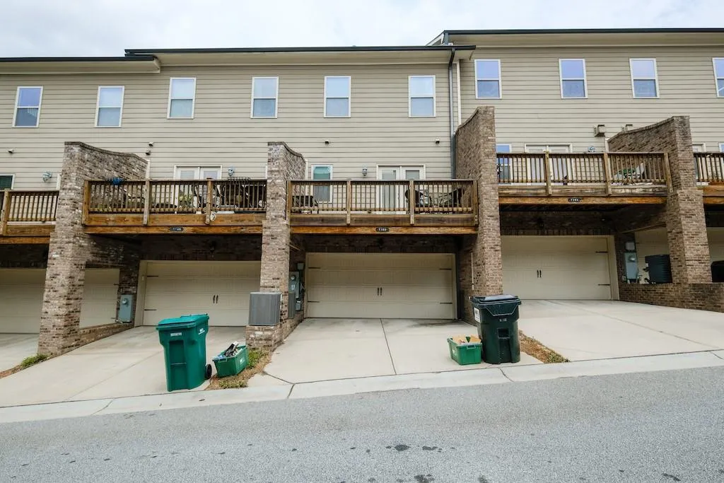 7355 Glisten Avenue, Atlanta, Georgia 30328, 3 Bedrooms Bedrooms, ,3 BathroomsBathrooms,Residential,Sold,7355 Glisten Avenue,6894386