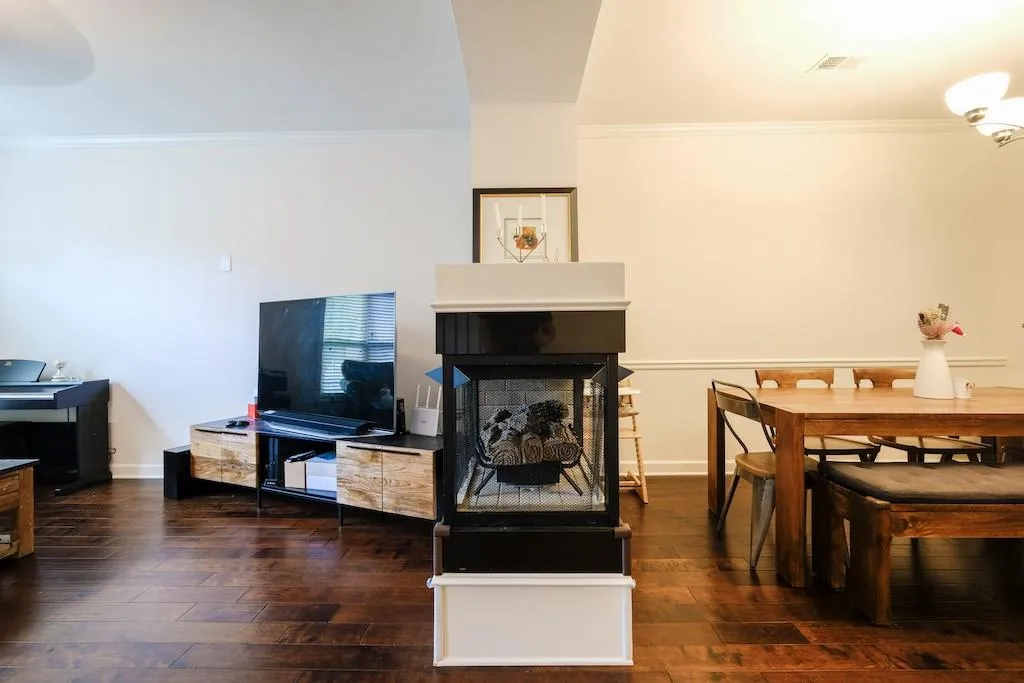 7355 Glisten Avenue, Atlanta, Georgia 30328, 3 Bedrooms Bedrooms, ,3 BathroomsBathrooms,Residential,Sold,7355 Glisten Avenue,6894386