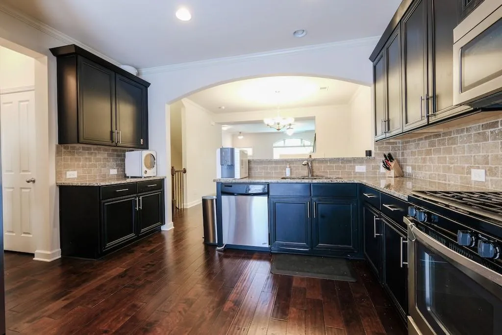 7355 Glisten Avenue, Atlanta, Georgia 30328, 3 Bedrooms Bedrooms, ,3 BathroomsBathrooms,Residential,Sold,7355 Glisten Avenue,6894386