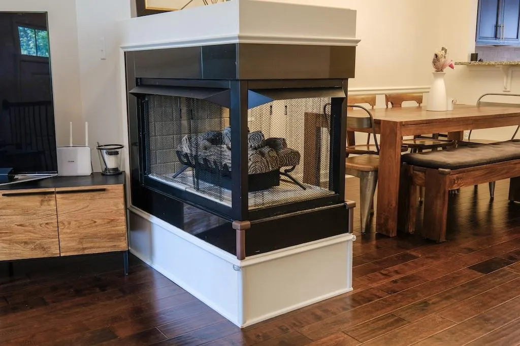 7355 Glisten Avenue, Atlanta, Georgia 30328, 3 Bedrooms Bedrooms, ,3 BathroomsBathrooms,Residential,Sold,7355 Glisten Avenue,6894386