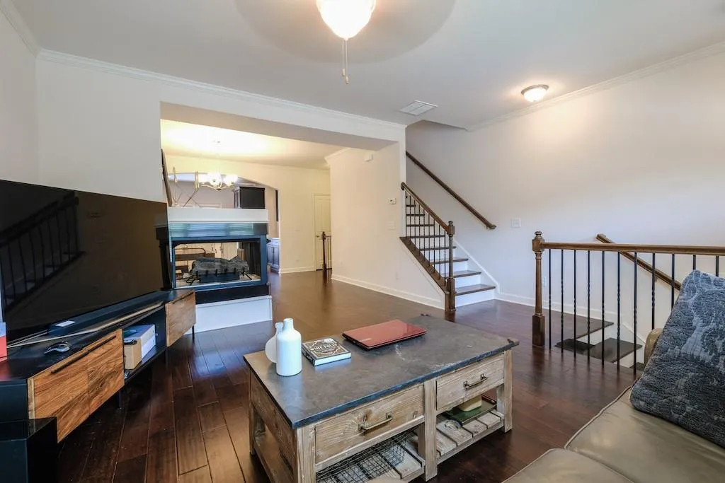 7355 Glisten Avenue, Atlanta, Georgia 30328, 3 Bedrooms Bedrooms, ,3 BathroomsBathrooms,Residential,Sold,7355 Glisten Avenue,6894386