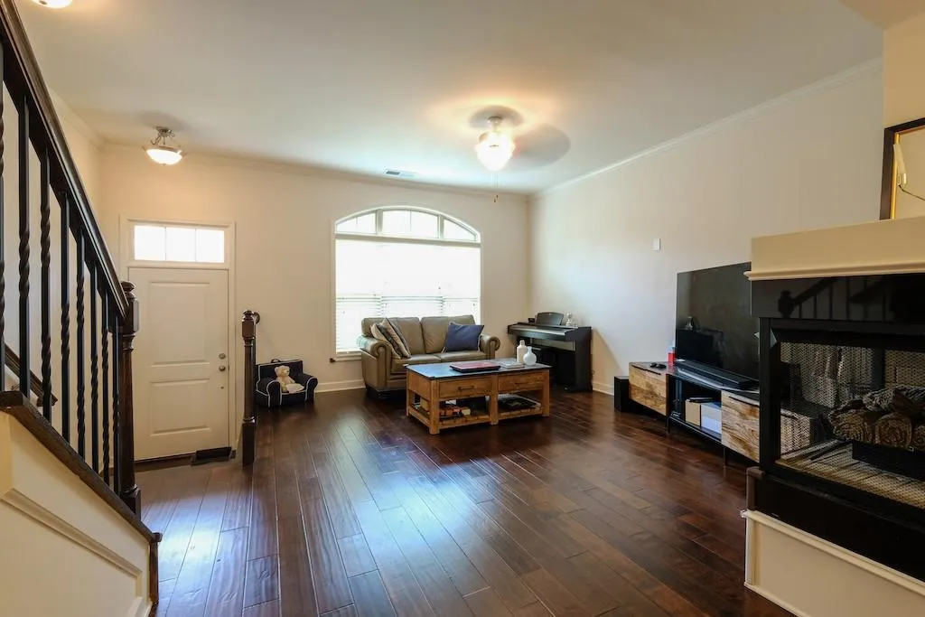 7355 Glisten Avenue, Atlanta, Georgia 30328, 3 Bedrooms Bedrooms, ,3 BathroomsBathrooms,Residential,Sold,7355 Glisten Avenue,6894386