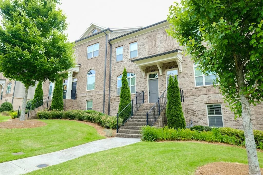 7355 Glisten Avenue, Atlanta, Georgia 30328, 3 Bedrooms Bedrooms, ,3 BathroomsBathrooms,Residential,Sold,7355 Glisten Avenue,6894386